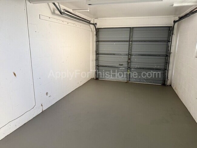 Building Photo - Single Family Home