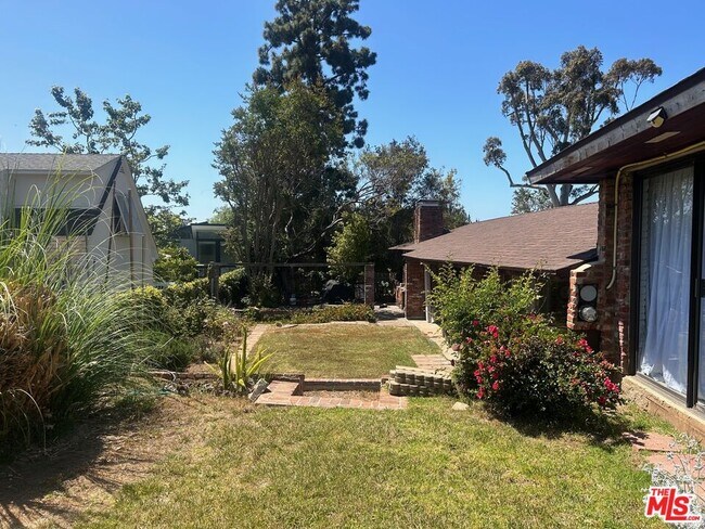 Building Photo - 809 Toulon Dr