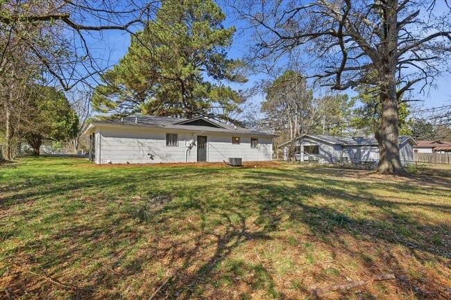 Building Photo - 126 Joanie St