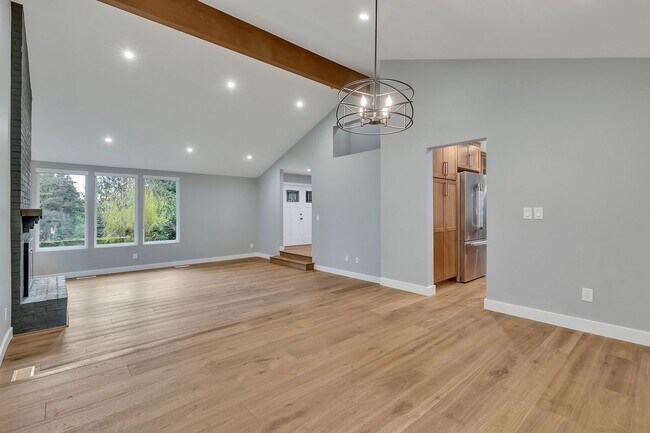 Building Photo - 4bed/2.25bath Stunning Remodeled Home on Expansive Wooded Lot in Woodinville