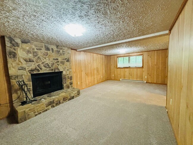 Building Photo - 1813 Gardenspring Dr
