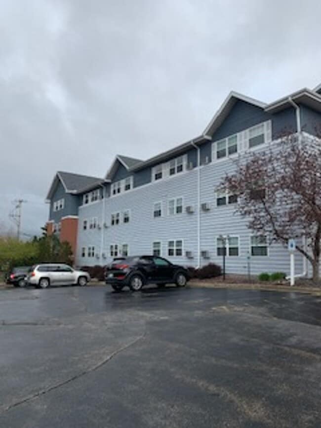 Interior Photo - River Oaks Apartments, Hartland WI