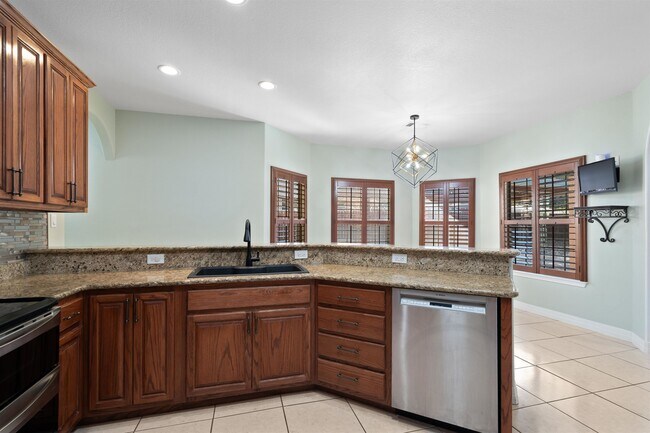 Building Photo - 206 Saddle Blanket