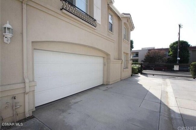 Building Photo - 5616 Etiwanda Ave