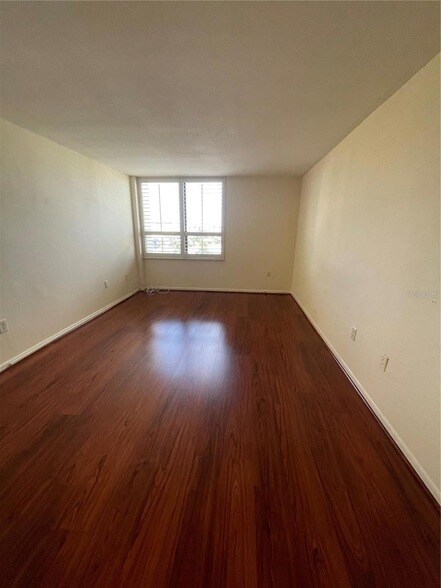 Building Photo - 400 Island Way