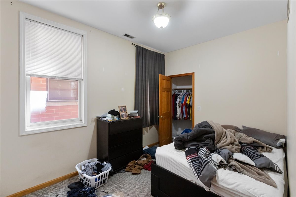 Building Photo - 2338 N Greenview Ave