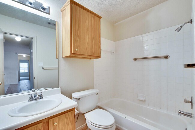 Building Photo - 1625 Sylvia Ct