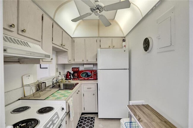 Building Photo - 101 N Birch Rd