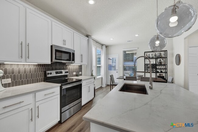 Building Photo - 816 Windflower