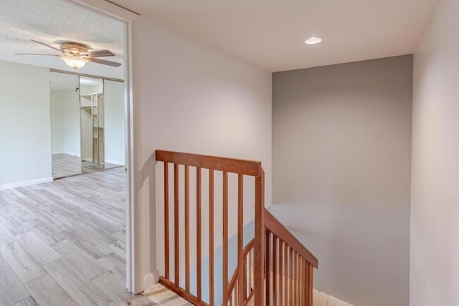 Building Photo - 3261 SW Sunset Trace Cir