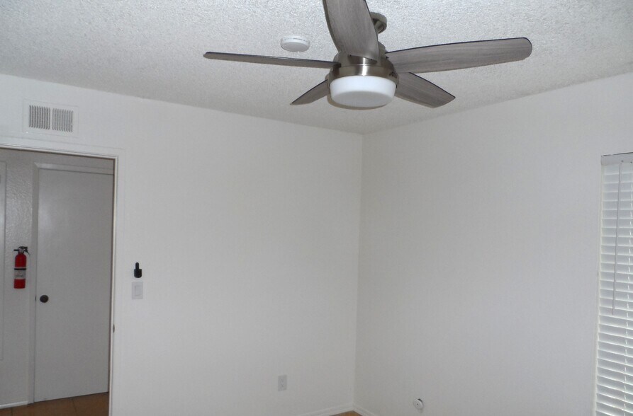 Building Photo - 6633 Stonepine Ln