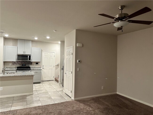 Building Photo - 7441 Sunray Point St