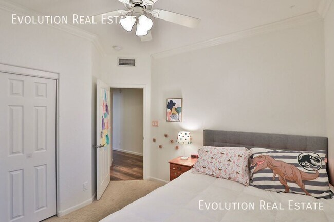Building Photo - 1542 E Beacon Dr