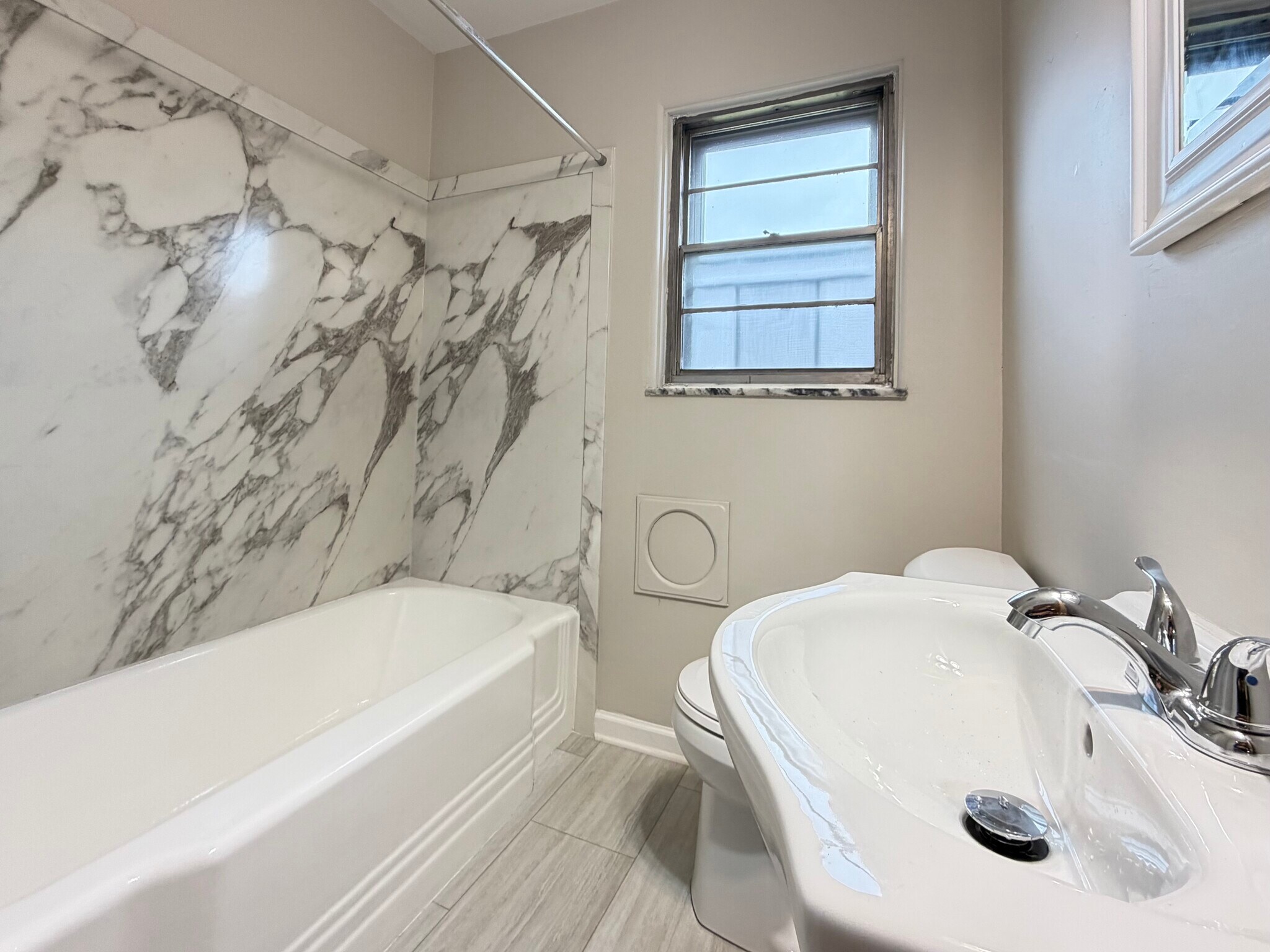 Building Photo - 5430 E 11th St