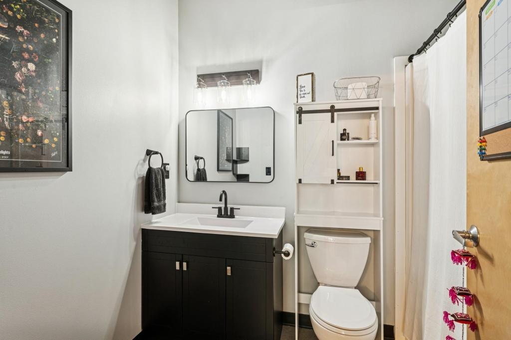 Building Photo - 127 5th St NE