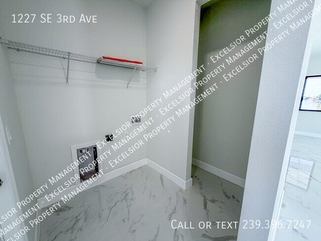 Building Photo - 1227 SE 3rd Ave