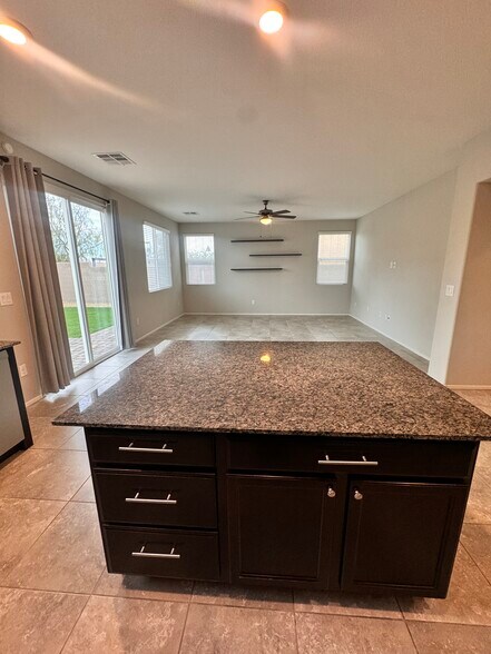 Building Photo - 4018 White Opal St