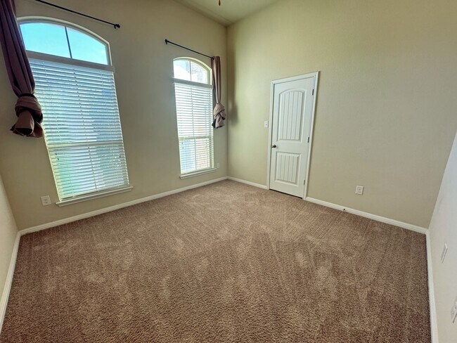 Building Photo - 8900 Viewpark Ln