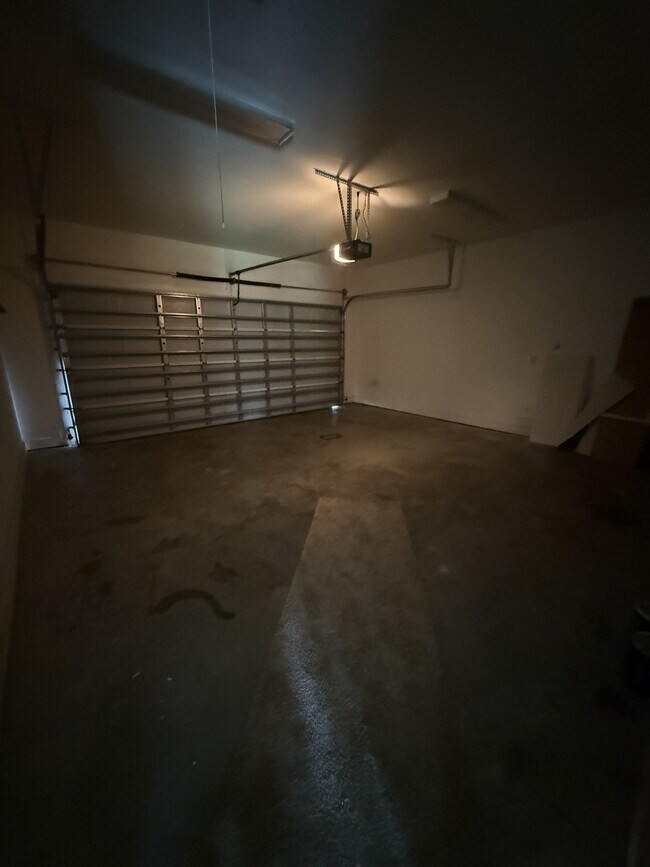 Building Photo - 4 Applemint Ln