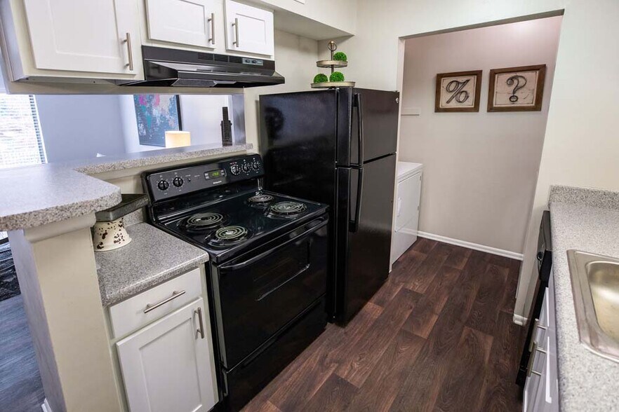 Corners at Crystal Lake 2700 Reynolda Rd WinstonSalem NC 27106