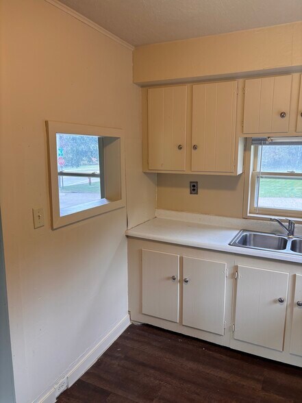 Building Photo - 3055 N 6th St