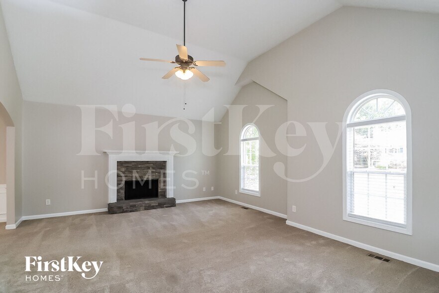 Building Photo - 208 Moore Valley Way