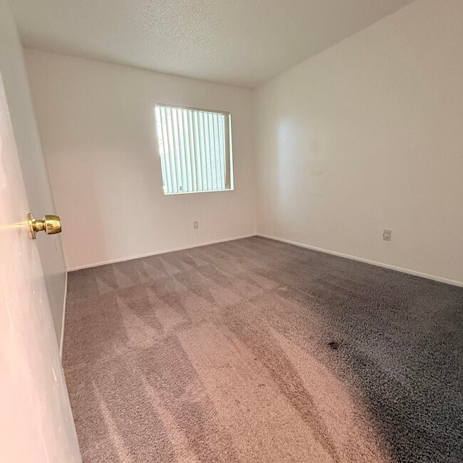 Building Photo - 403 Tava Ln