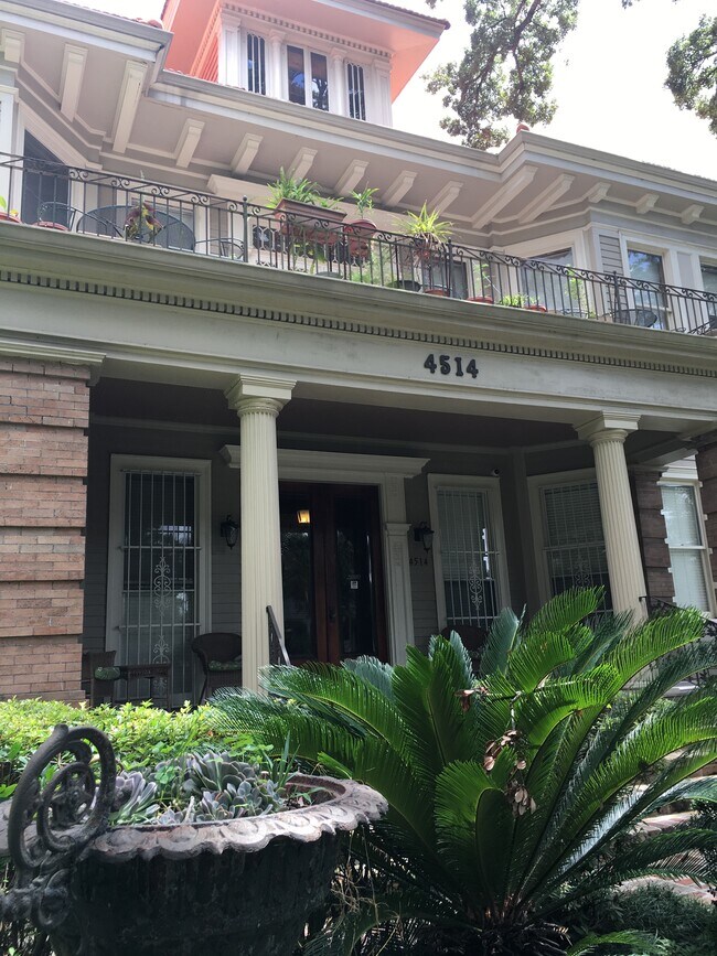 Building Photo - 4514 Prytania St