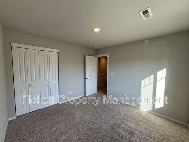 Building Photo - 6500 Hornet Cir NE