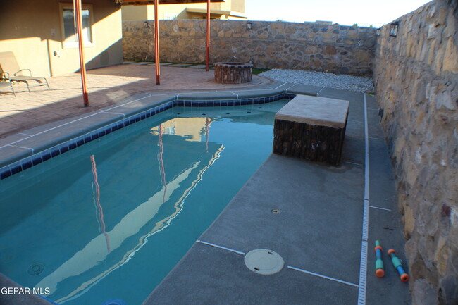 Building Photo - 4805 Ramon Vega