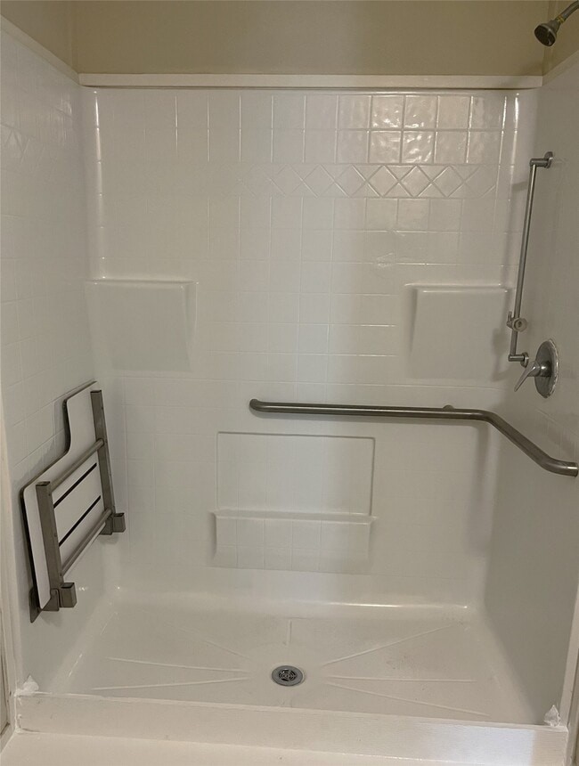 Building Photo - 108 S 7th St