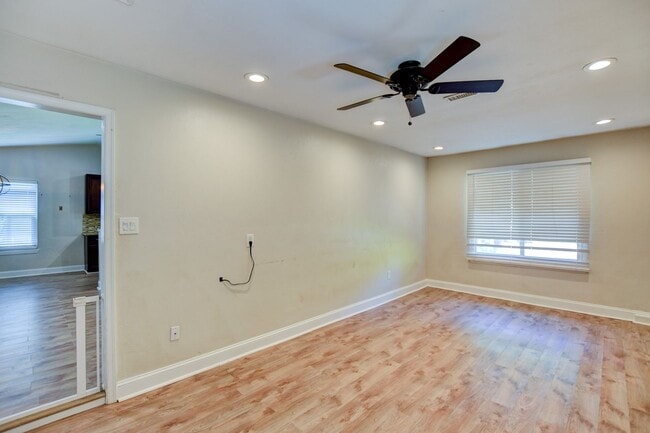 Building Photo - Charming 3-Bedroom, 2-Bath Home in Virgini...