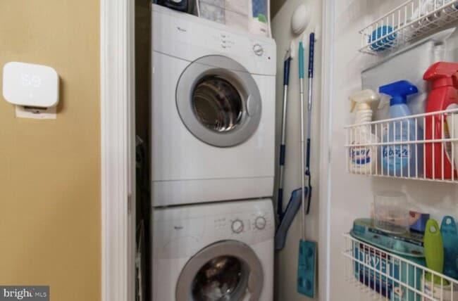 Building Photo - 915 E St NW