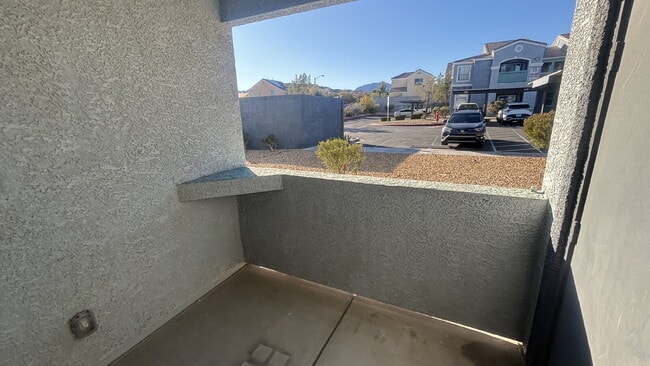 Building Photo - 1 Bed 1 Bath with ALL Appliances