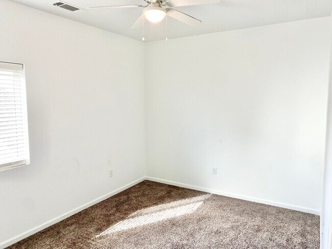 Building Photo - 1326 S Santa Fe St