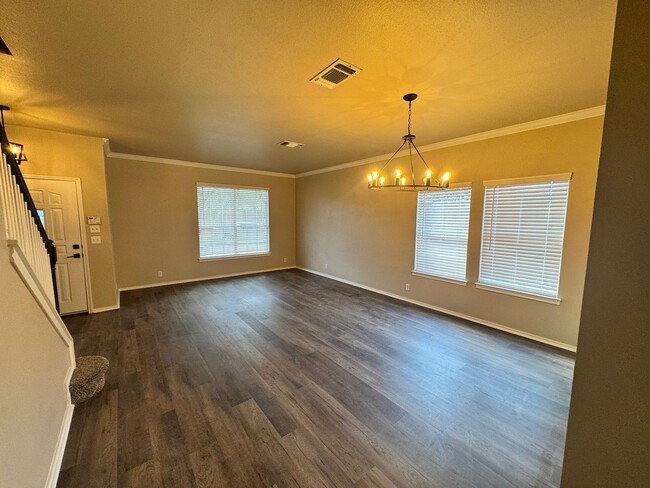 Building Photo - Move-In Ready Family Home in North San Antonio