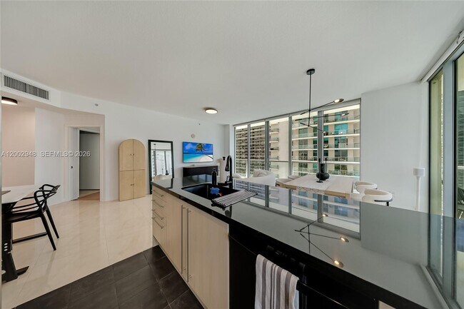 Building Photo - 1111 SW 1st Ave