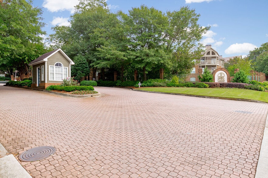 Building Photo - 133 McGill Park Ave NE