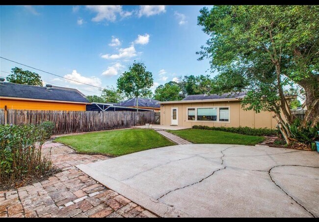 Building Photo - 8421 Baker Dr