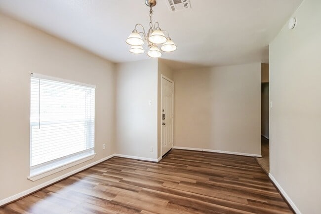 Building Photo - 14234 Juliedale Dr