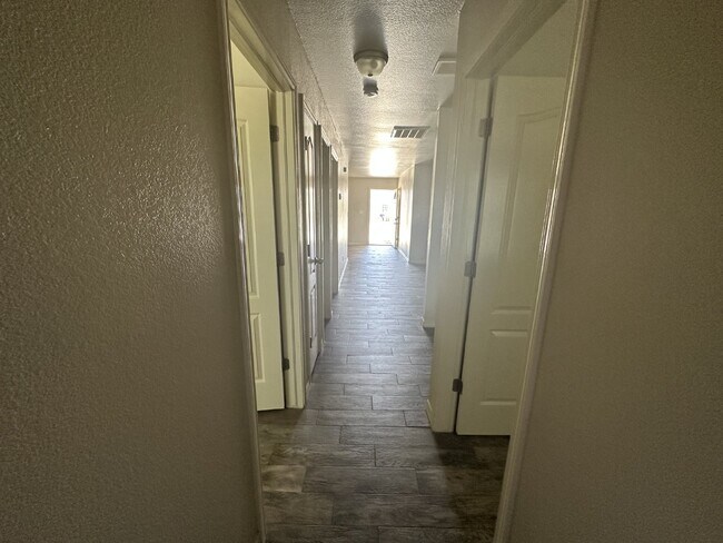 Building Photo - "Modern Comfort in El Paso: Spacious 3-Bed...