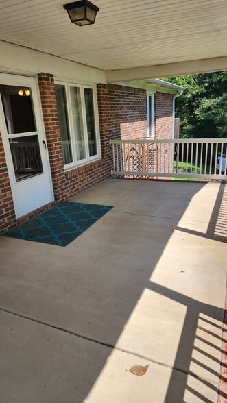 Front porch - 115 Hunter Dr