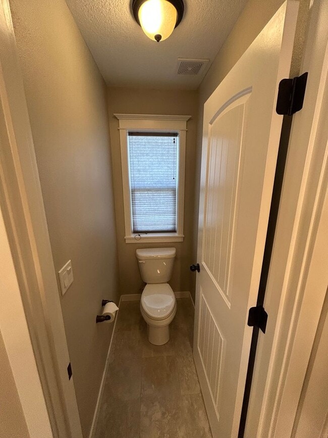 Building Photo - Beautiful 4 Bedroom, 2.5 Bath Home in Newberg- Pet Friendly!