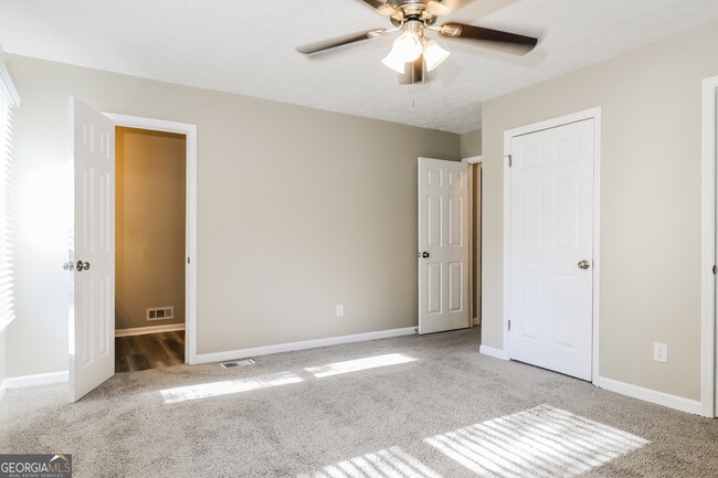 Building Photo - 7383 Fernwood Dr