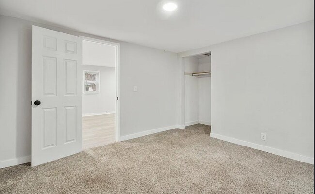 Building Photo - Charming 2 Bedroom Home on a Large Private Lot!