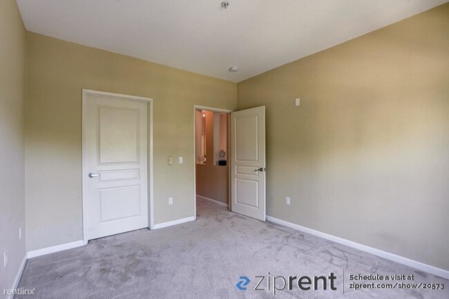 Building Photo - 2 br, 2 bath Condo - 1 Crescent Way, San F...