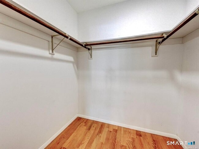 Building Photo - 122 Cottonwood Rd