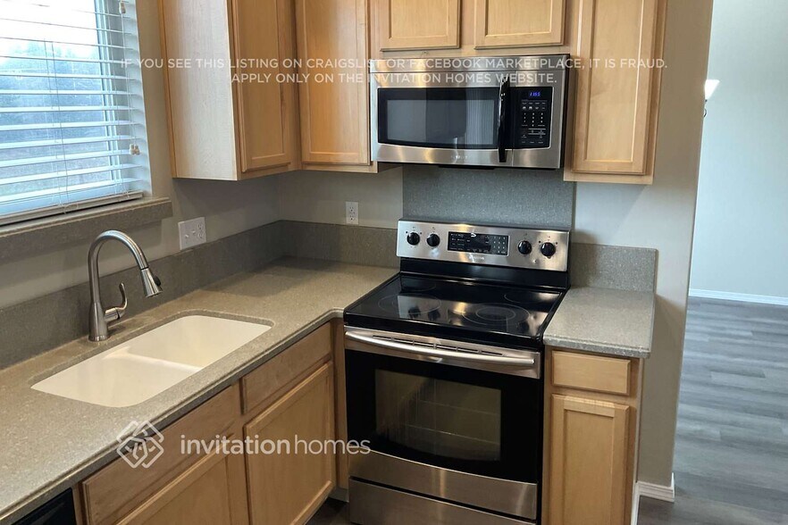 Building Photo - 2434 165th St E