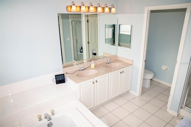 Building Photo - 411 Sycamore St