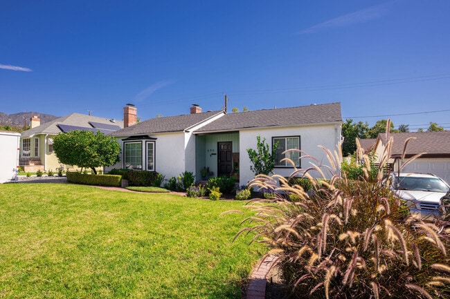 Building Photo - 640 E Valencia Ave